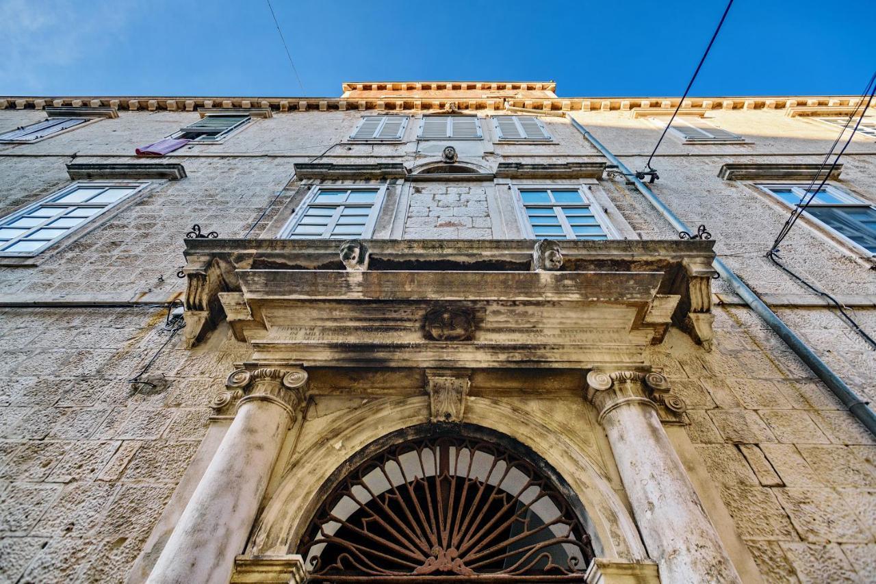 Lupino'S Gallery Apartment - Old Town Zadar Bagian luar foto